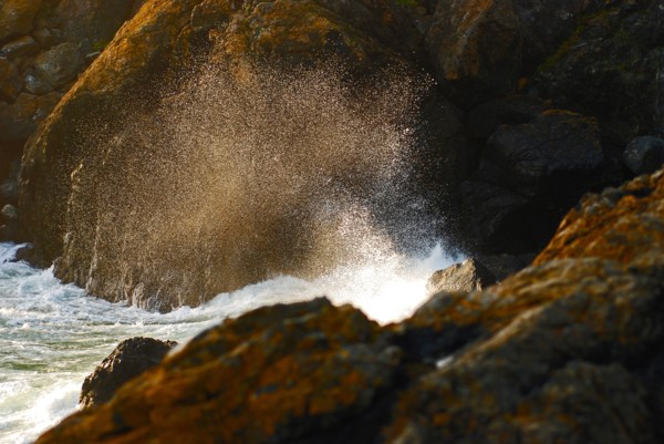 Mer agitée à Boscastle, Angleterre