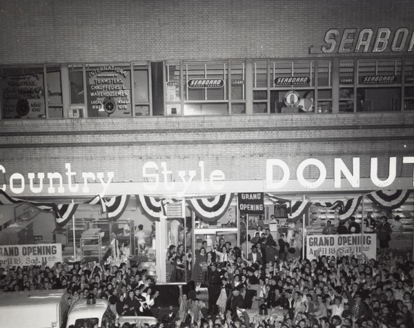 Entertainment News - April 4, 1960