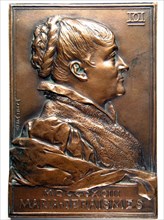 Plaque moulée en bronze, portrait en profil de Maria Deraisme