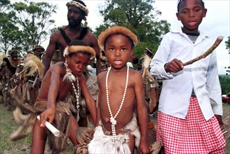 12/2003 Gingindlovu, KwaZulu-Natal, South Africa
shembe kids, shembe children, traditional