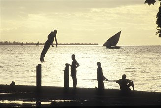 AB0009, Mozambique, 1993: Boys diving into sea, Zanzibar. Tourism, travel, hoilday