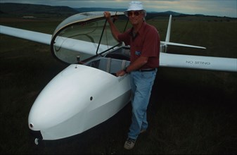 Fred Bebington with the ASK13 glider