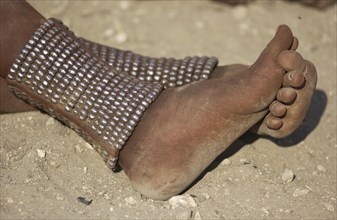 Traditional leg attire (metal)