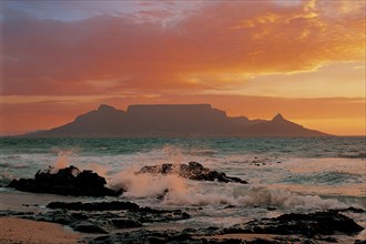 TABLE MOUNTAIN AT SUNSET