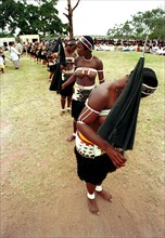 Eshowe, KwaZulu-Natal, South Africa
12/2003
zulu dancing, zulus, traditional dress, african