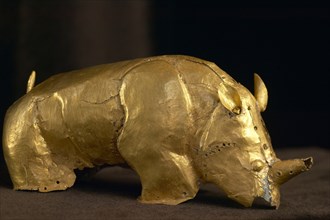 Rhinocéros en or