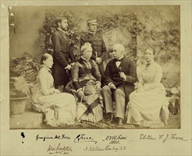 Henry Bartle Frere posant avec sa famille