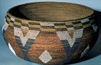 Corbeille de cérémonie appartenant à l'ethnie Wappo, Californie, Amérique du Nord