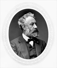 Photographie de Jules Verne (1828-1905), écrivain français de romans d'aventure et de science-fiction