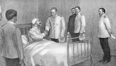 L' Amiral Togo, vainqueur de la Bataille de la mer du Japon rend visite au vaincu, l'Amiral russe Rodjestvensky à l'hôpital