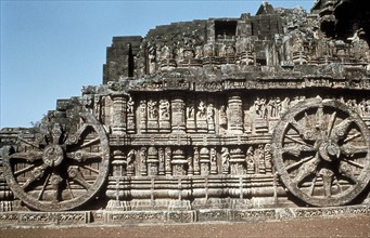 Inde du nord - Konarak, Surya-Deul
Mur du 13e secle representant le "char du temple"