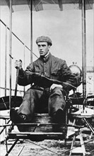 White, Graham, pionnier de l'aviation, vers 1910