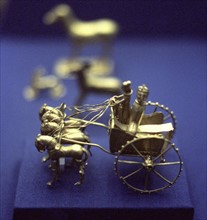 Figurine de Char en Or