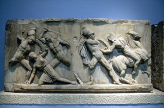 Greek soldiers fighting Amazons