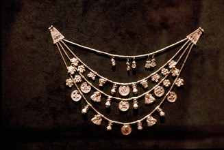 Phoenecian gold jewellery