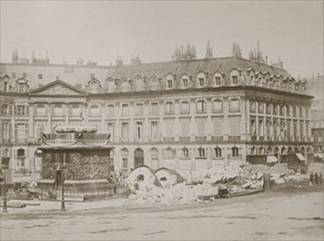 Photograph depicting the collapse of the column in the Place Vendome