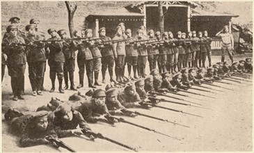 World War I : Russian women's battalion in training