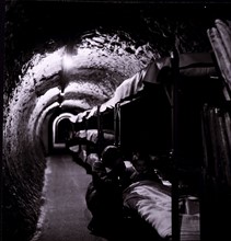 Lits superposés dans un tunnel souterrain de Londres
