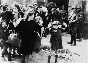 Ghetto de Varsovie. Arrestation de juifs dans le ghetto