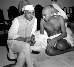 Ghandi discussing the Quit India concept with Nehru, 1942