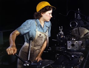 World War II : USA female war worker