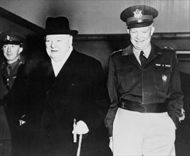 Général Dwight Eisenhower et Churchill