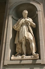 Statue de Michel-Ange à l'extérieur du Palais Uffizi