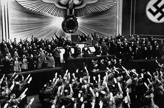 Adolf Hitler dans le Reichstag