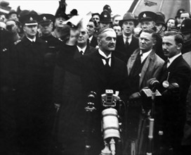 Chamberlain returning from Munich