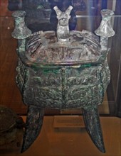 Bronze ritual wine vessel