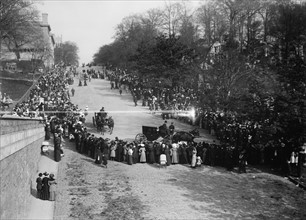 Photo shows funeral procession of John Jacob Astor IV