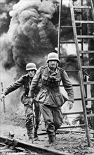 German soldiers under fire in Russia 1942