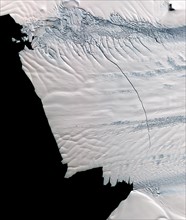 Massive crack across the Pine Island Glacier