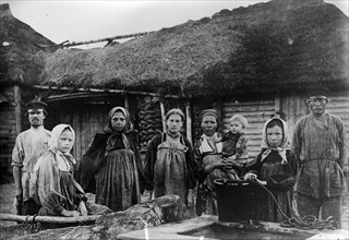 Russian peasants at a farm house around 1910