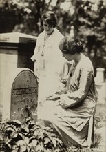 Anita Pollitzer and Alice Paul at Susan B. Anthony's gravesite