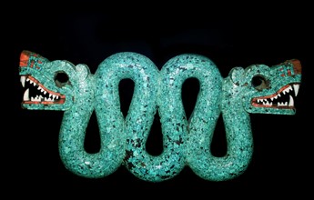 Pectoral représentant un serpent à deux têtes en turquoises