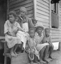 Turpentine worker's family near Cordele, 1936