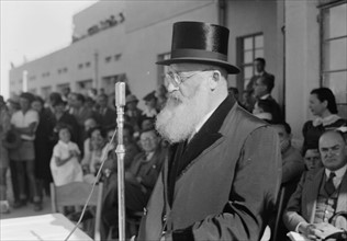 Dr. Herzog, Chief Rabbi of Palestine addressing gathering, 1939