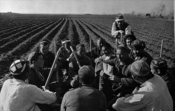 Uzbek collective farmers, 1930-1940