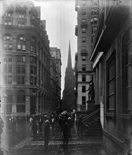 Wall Street, New York between 1901 and 1906.