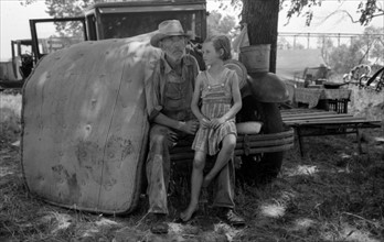 Veteran migrant agricultural worker with his daughter camped on Arkansas River, Wagon County, Oklahoma By Russell Lee, 1903-1986, photographer 19390101.