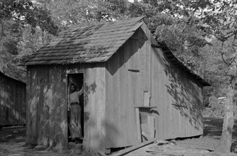 Typical house provided for intrastate migrant workers near Hammond, Louisiana. Strawberry pickers By Russell Lee, 1903-1986, photographer Date 19390101.