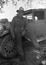 Migrant worker camped along band of Arkansas River, Muskogee County, Oklahoma By Russell Lee, 1903-1986, photographer Date 19390101.