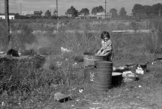 Wash day. The daughter of a migrant fruit worker from Tennessee, now encamped near Winter Haven, Florida 19370101