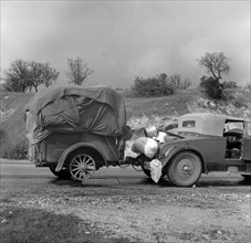 An oil worker builds himself a trailer and takes to the road, 1936
