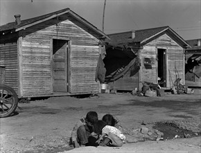 Company housing for cotton workers near Corcoran, 1936