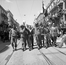 Allied troops entering Tunis in 1943