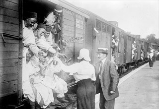 People giving wine to Algerian soldiers at Champigny-sur-Marne, WWI