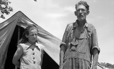 Veteran migrant worker and his wife camped in Wagoner County, Oklahoma 19390101