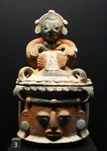 Mayan bowl with lid made of polychrome earthenware. Circa 600-800 AD